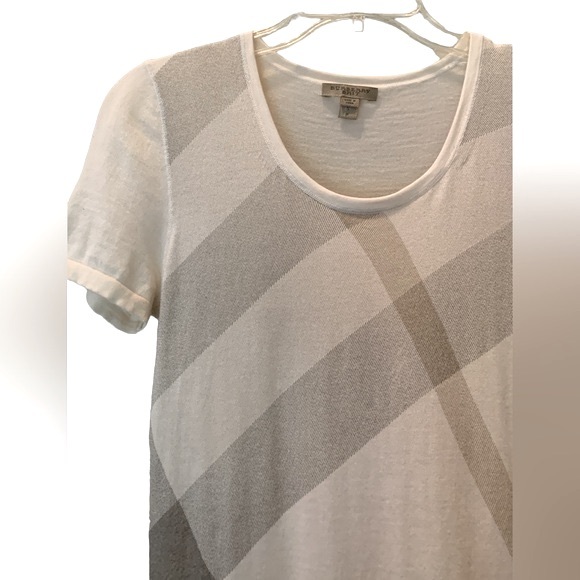 Burberry light wool sweater- perfect transitional weight! - Picture 2 of 7